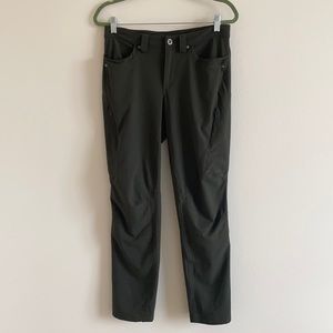Duluth Trading Co flexpedition slim leg work pant